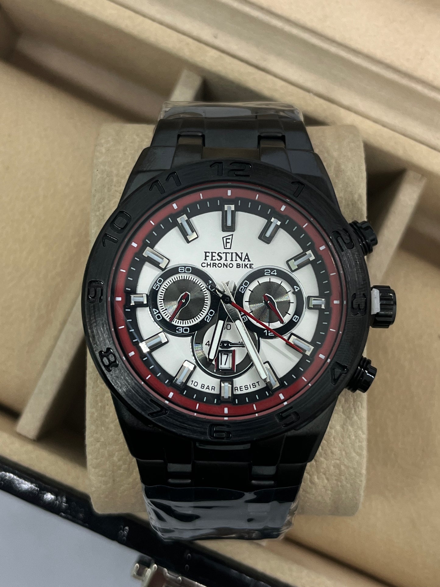 dernière collection festina noir blanc rouge