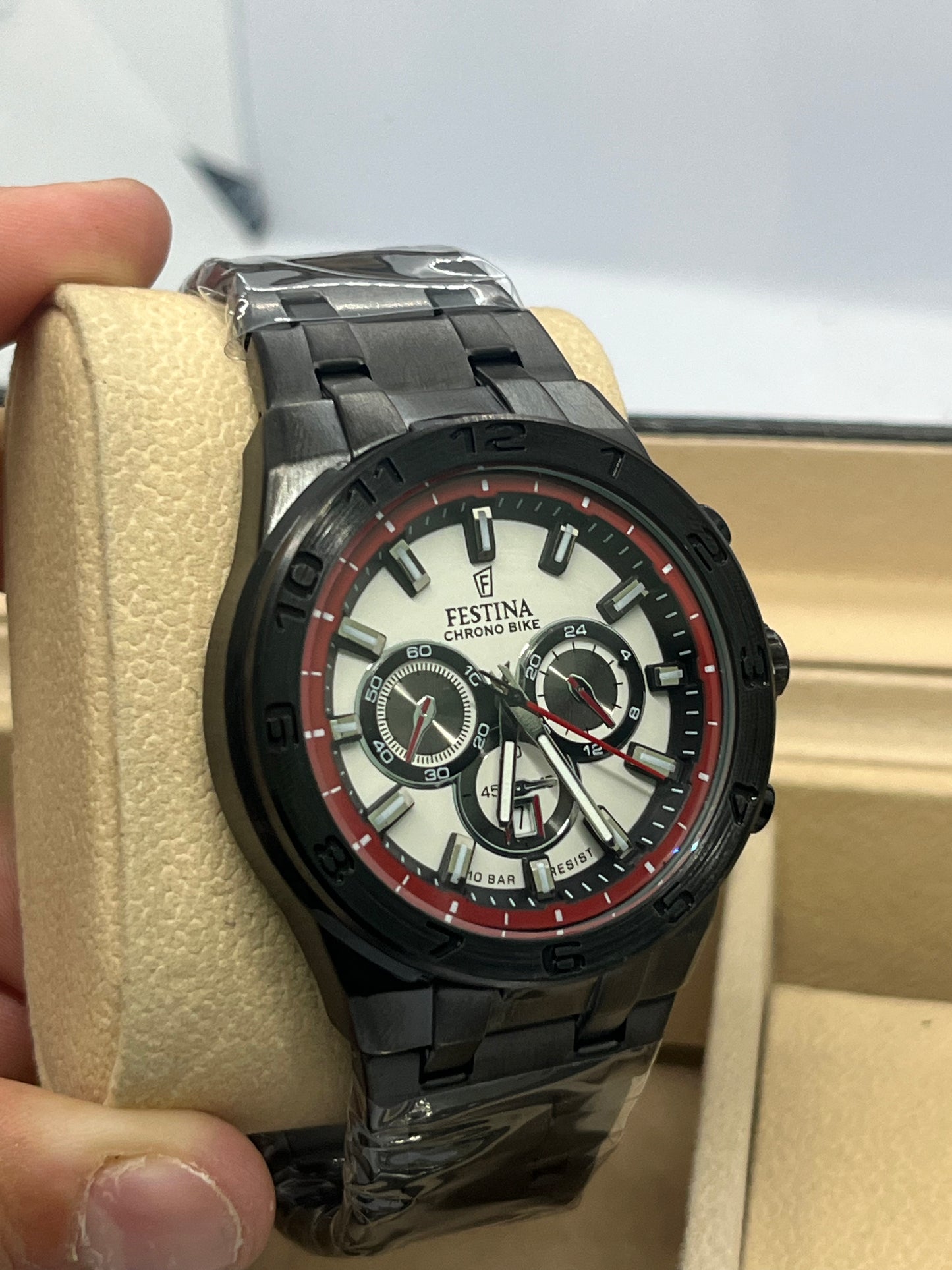 dernière collection festina noir blanc rouge