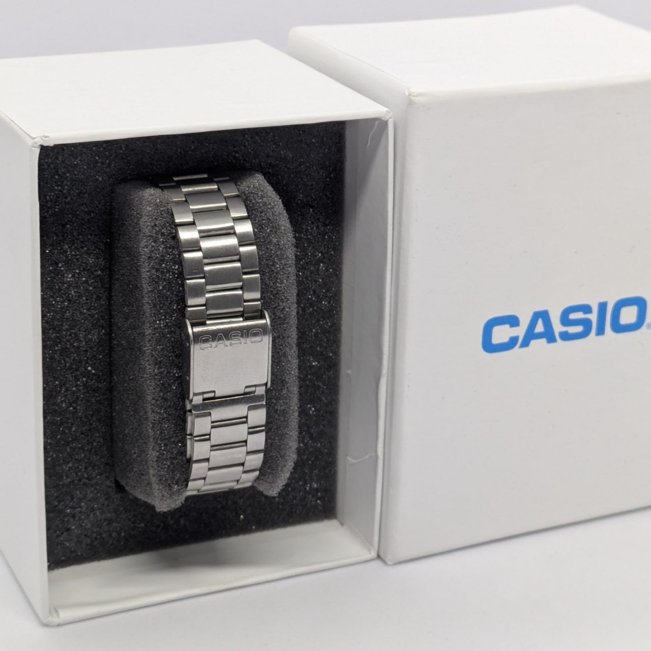 🕰️ montre casio bleu-nuit