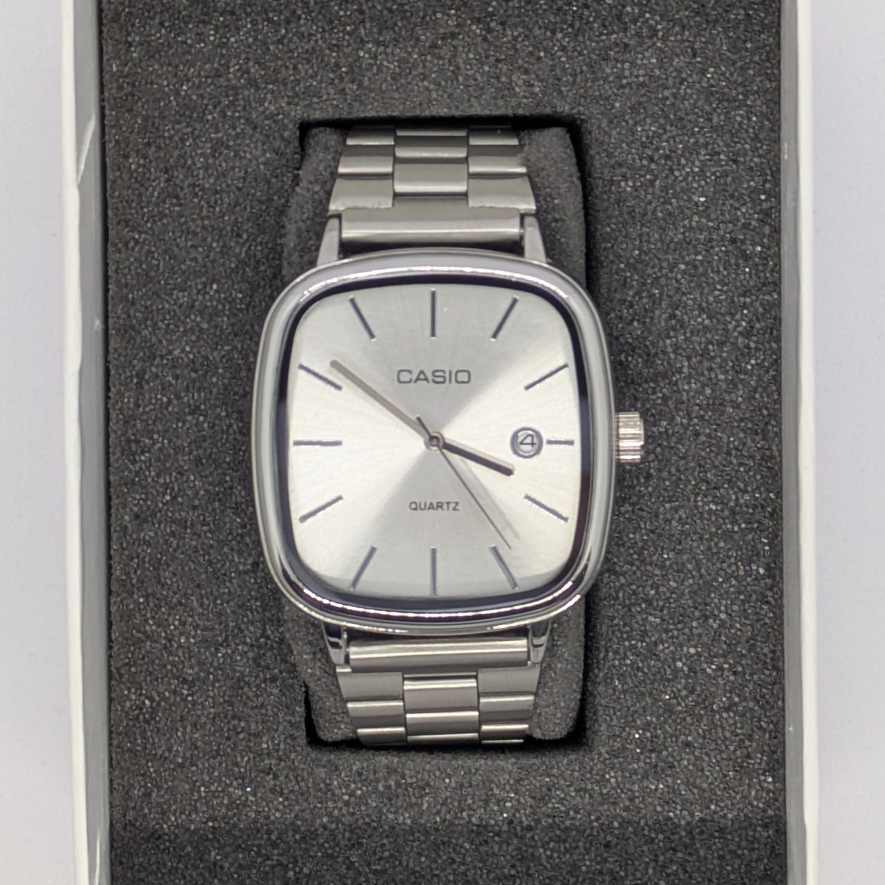 🕰️ montre casio blanc