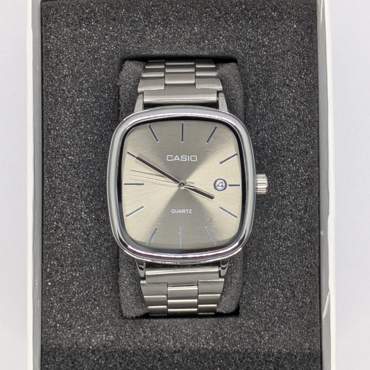 🕰️ montre casio silver